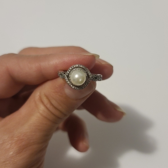 Womens size 8 pear, diamond sterling silver ring. - Picture 7 of 8